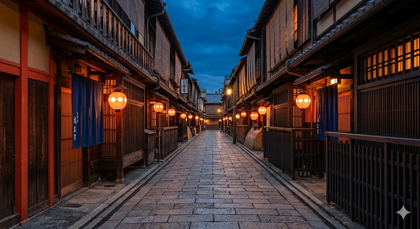 Gion Hanamikoji Street at dusk / 夕暮れの祇園・花見小路