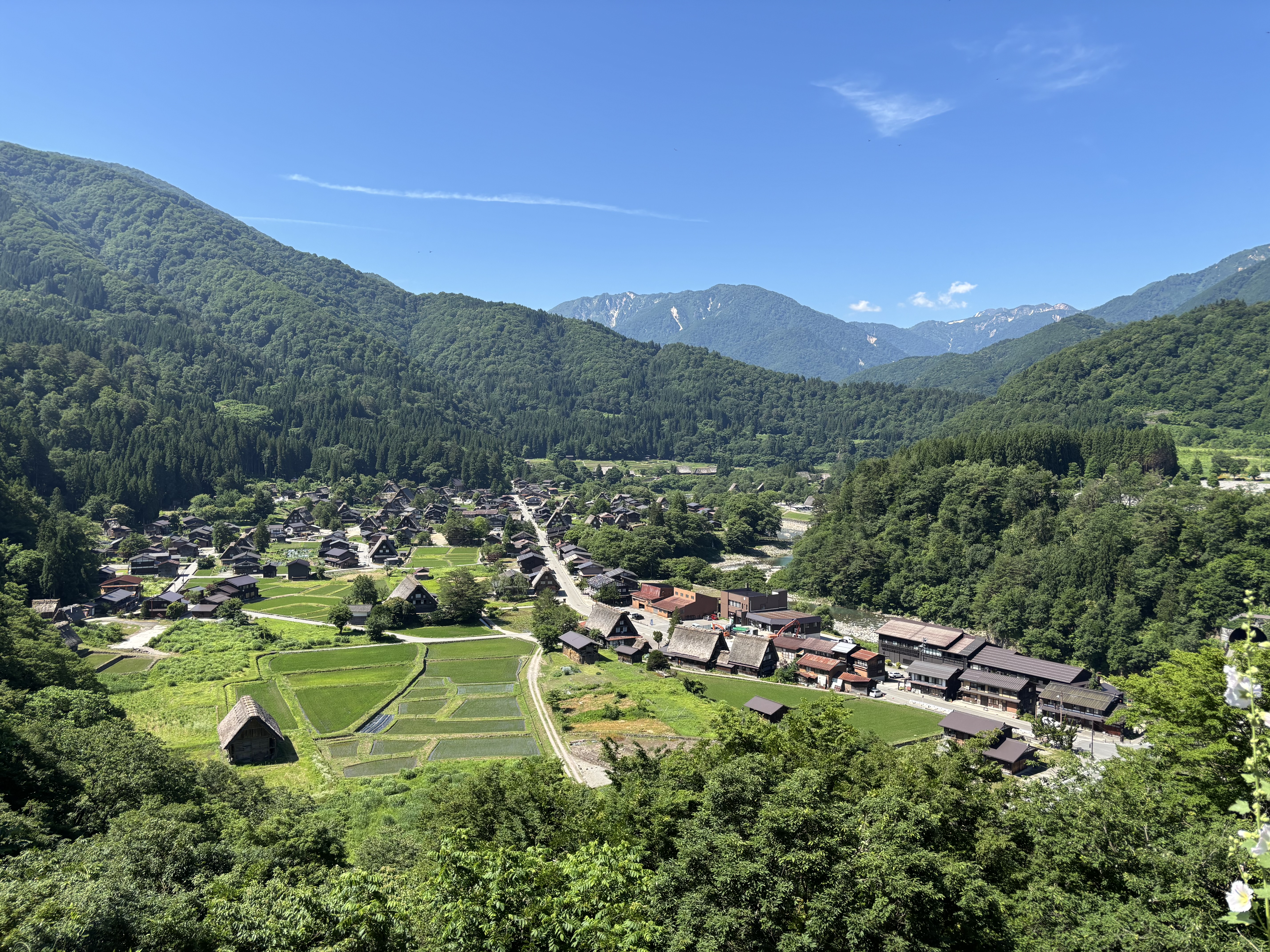 白川郷・荻町城跡展望台からの全景